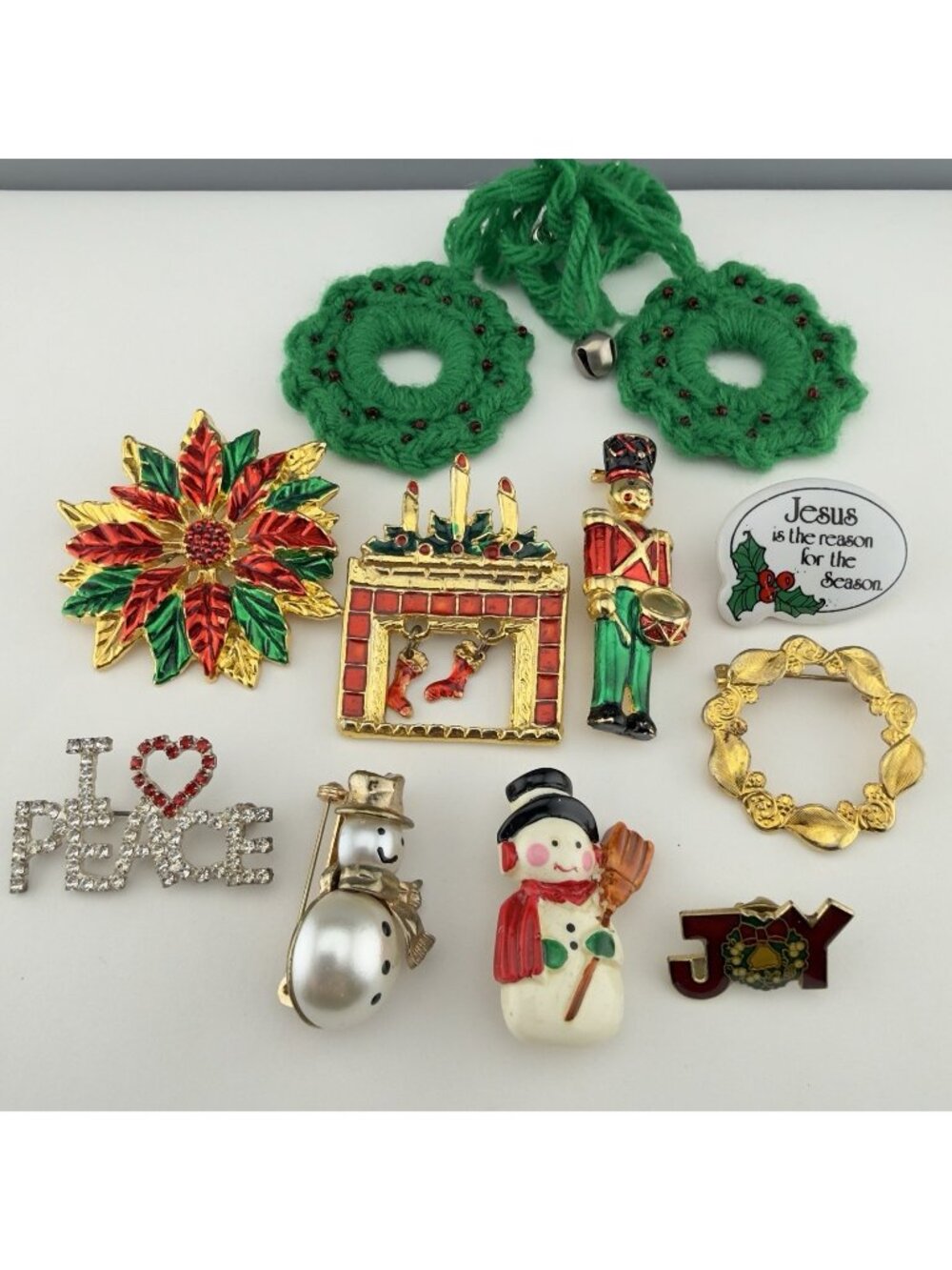 Vintage Christmas Brooch Pin Lot Wreath Soldier Poinsettia Jesus Snowman Variety